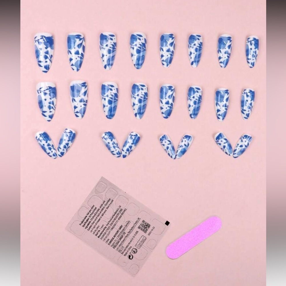 Resort Almond Floral Blue Press-On Nails 24 Set - Picture 2 of 11